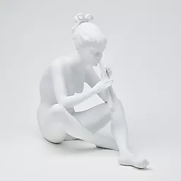 Статуэтка "Девушка играющая на флейте"