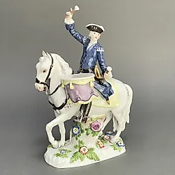 Редкая статуэтка Литаврист на лошади