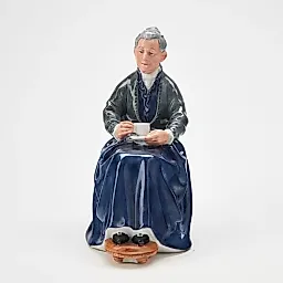 Статуэтка The Cup of Tea HN 2322