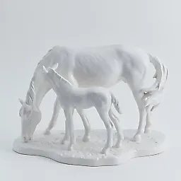 Скульптурная группа "Кобыла с жеребенком"