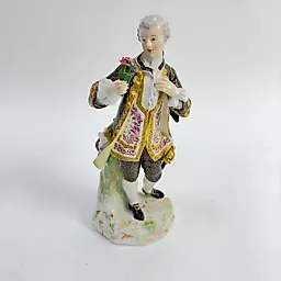 Фигурка Молодой аристократ с букетом конец 19 века