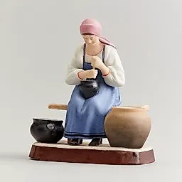 Коллекционная редкая скульптура «Крестьянка, сбивающая масло»