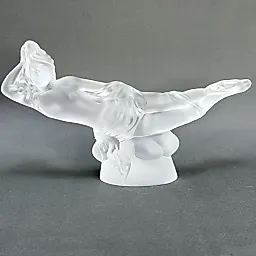 Статуэтка в стиле Артдеко дизайн 1930г. Г. Хоффманн Чехия 21 в