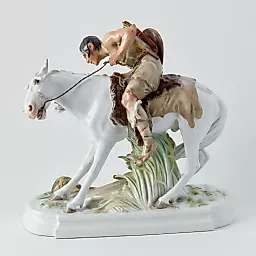 Коллекционная фарфоровая статуэтка "Гунн верхом на лошади" автор Erich Hosel