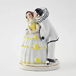 Статуэтка "Пьеро с возлюбленной"