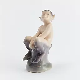 "Фавн на пеньке"
