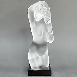 Статуэтка Ингрид в стиле Артдеко сатиновое стекло дизайн 1930г. Г. Хоффманн Чехия 21 в