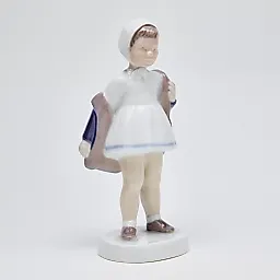 Статуэтка фарфоровая "Мисс очарование"