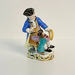 Фарфоровая статуэтка Мейсен: мальчик с собакой, Германия, 1840-1860 гг.