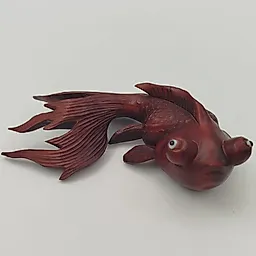 Резная деревянная статуэтка «Золотая рыбка» с пластиковыми глазами, Китай, середина XX века