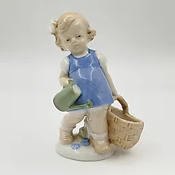 Фарфоровая статуэтка "Девочка с корзиной и лейкой", Heinz & Co., ГДР, 1950-1970-е гг.