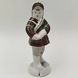 Фарфоровая статуэтка "Девочка в шубке" (Укутыш), Райпромкомбинат Бронницы, СССР, 1940-1950-е