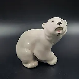 Фарфоровая статуэтка «Белый медведь» авторства Б.Я. Воробьева, ЛФЗ, 1970-1992 гг.