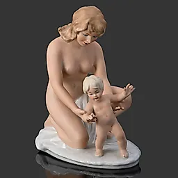 Фарфоровая статуэтка "Мать и дитя" с росписью, Wallendorf, Германия, 1963-1990 гг.