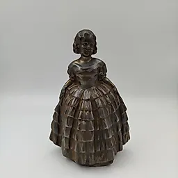 Бронзированная статуэтка «Юная красавица в бальном платье», металл, Западная Европа, 1960-1980 гг.