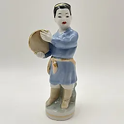 Фарфоровая статуэтка «Узбек с бубном» скульптора Малышевой, Дулевский завод, СССР, 1958 год