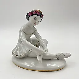 Фарфоровая статуэтка 'Маленькая балерина' С.Б. Велихова, ЛФЗ, СССР, 1960-1980 гг.