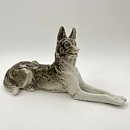 Фарфоровая статуэтка немецкой овчарки, автор В.С. Драчинская, ЛФЗ, СССР, 1950-е