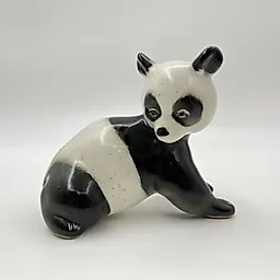 Фарфоровая статуэтка Панда, автор П.П. Веселов, ЛФЗ, СССР 1970-е