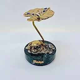 Металлическая скульптура «Бабочка на кувшинке» — Франк Майслер, Англия