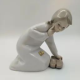 Фарфоровая статуэтка Lladro "Девочка с тапочками", Испания, 1970-е