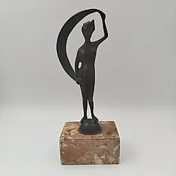 Скульптура 'Обнаженная на шаре' из металла и искусственного камня, Европа, конец XX - начало XXI века