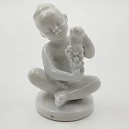 Фарфоровая статуэтка "Мальчик с виноградом" ЛФЗ, СССР, 1950-1960 гг.