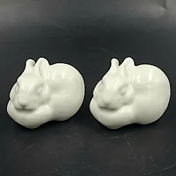 Парные фарфоровые статуэтки 'Маленький зайчик' скульптора Чарушина, ЛФЗ, СССР, 1950-е