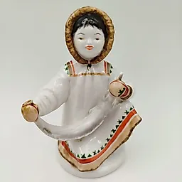 Фарфоровая статуэтка "Якутка с севрюгой" ЛФЗ, СССР, 1950-1960 гг.