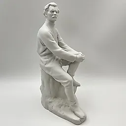 Бисквитная статуэтка Максима Горького авторства В.Г. Стамова, ЛФЗ, СССР, 1950-1960-е годы