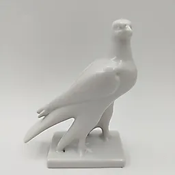 Фарфоровая статуэтка "Сокол" авторства Сотникова А.Г., Дулевский завод, СССР, 1968-1991 гг.