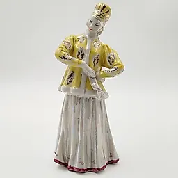 Фарфоровая статуэтка "Лебёдушка" в жёлтой шубке, автор А. Д. Бржезицкая, Дулевский завод, СССР, 1965 г.