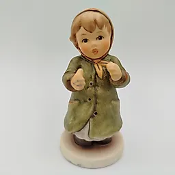 Фарфоровая статуэтка M.I. Hummel «Соблюдая ритм» Goebel, Германия, 2006-2007