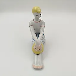 Фарфоровая статуэтка «Девушка с подсолнухом», автор В. И. Щербина, Барановский завод, СССР