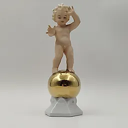 Фарфоровая статуэтка Путти на золотом шаре, Германия, 1960-1980