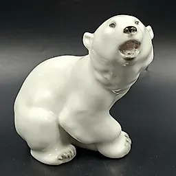 Фарфоровая статуэтка "Белый медведь" Б.Я. Воробьев, ЛФЗ, СССР, 1970-1990