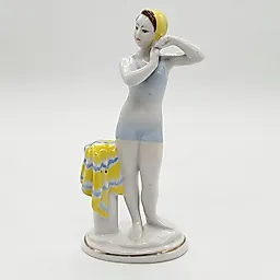 Фарфоровая статуэтка «Юная купальщица» ЛФЗ СССР 1960-е