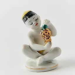 Узбекский мальчик с виноградом