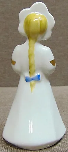 Фарфоровая статуэтка СССР.Девушка с голубем. Фестиваль молодежи Москва 85 - View 4