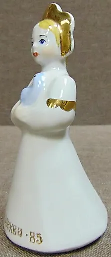 Фарфоровая статуэтка СССР.Девушка с голубем. Фестиваль молодежи Москва 85 - View 5