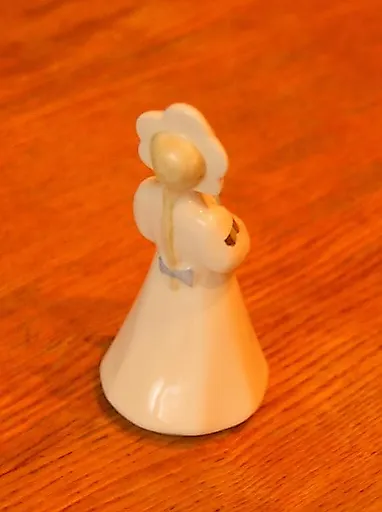 Статуэтка-символ Фестиваля молодежи и студентов 1985 г. - View 2