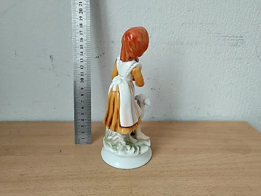 Девочка с ягненком - View 3