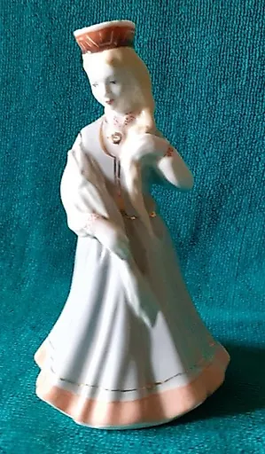 Девушка в национальном костюме с цветами 50е Рига - View 5