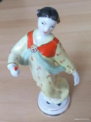 Статуэтка фарфор "Кореянка с цветком" - View 3