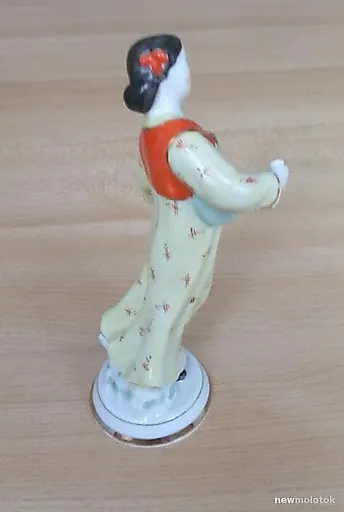 Статуэтка фарфор "Кореянка с цветком" - View 5