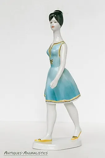 Девушка в голубом Hollohaza Венгрия - View 2