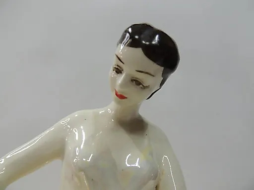 Скульптура Балерины Перед Выступлением - View 3