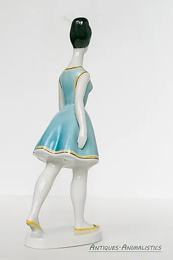 Девушка в голубом Hollohaza Венгрия - View 3