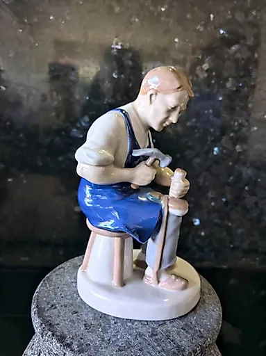 Фигурка производителя обуви. Шухмахер Шустер - View 2