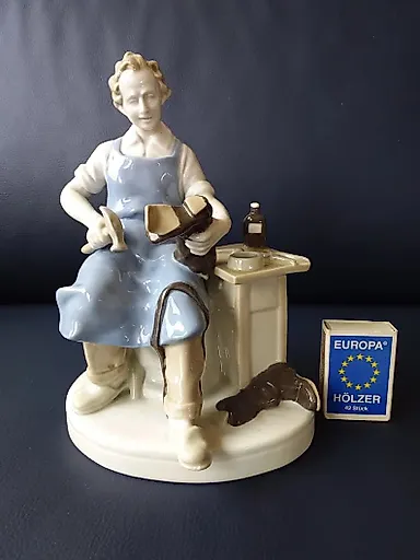 Фарфоровая фигура сапожник - View 6